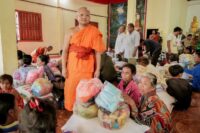 ប្រជាពលរដ្ឋមានជីវភាពខ្វះខាតចំនួន៥៩៨ គ្រួសារ នៅស្រុកចុងកាល់ខេត្តឧត្តរមានជ័យ នៅស្រុកស្រីស្នំខេត្តសៀមរាប ទទួលបានស្បៀងអាហារពីសប្បុរស់ជននៅសហរដ្ឋអាមេរិក